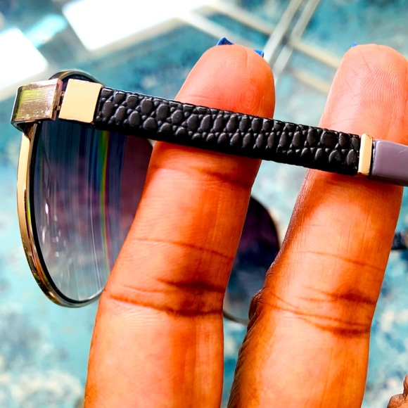 ✨Vince Camuto✨Silver & Gray Aviator Sunglasses (VC596; 165 mm) W/Gray Logo Case - Picture 10 of 15